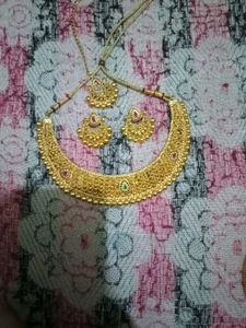 Gold Necklace and Earrings Set with mangatika
