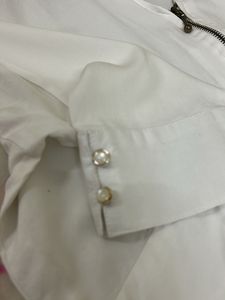 Chic White Cropped Zip-Up Top