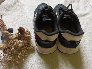 Black Sneaker.