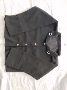 black crop fitted shirt