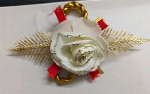 Exquisite White Rose gift wrap topper