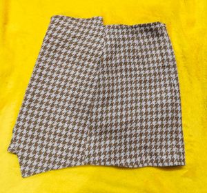 Chic Houndstooth Mini Skirt