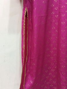 Elegant Pink Kurta with Gold Accents