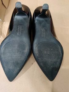 Black Shoe