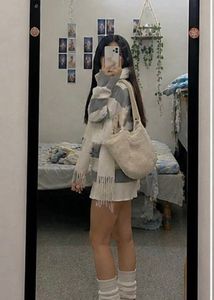 Striped round neck winter sweatshirt