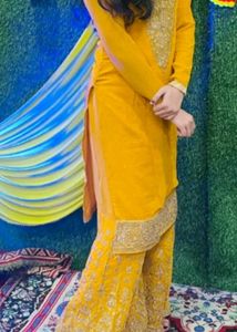 🎉💛Beautiful Yellow Embellished Kurta Set