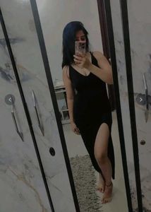 Stylish Black Maxi Dress with Slit