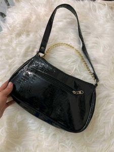 Chic Black Croc Embossed Shoulder Bag