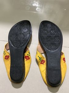 Vintage Floral Thong Sandals