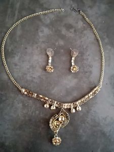 Elegant Red &amp; White Stone Necklace Set