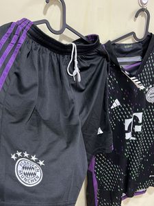 Bayern set Kane worldmap edition football jersey