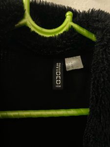 H&amp;M Black cropped cardigan with faux fur collar