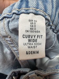 Light Wash Wide Leg Jeans