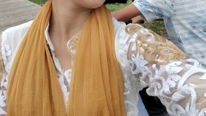 Elegant White &amp; Gold Embroidered Kurti