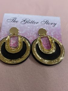 Chic Black &amp; Gold Hoop Earrings