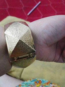 Glamorous Gold Pyramid Bangle
