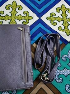 baggit  Wallet sling bag
