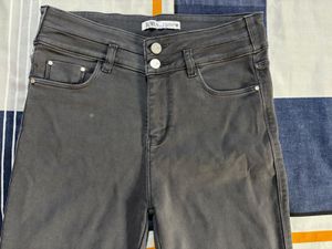 Stylish Grey High-Waist Jeans