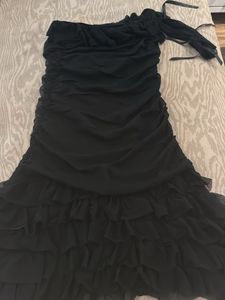 Chic Black One-Shoulder Tulle Ruffled Dress