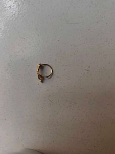 Elegant Gold Nose Pin with Floral Design