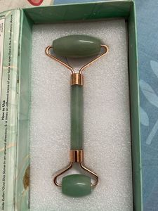 Oriflame Face Sculpting Jade Roller &amp; Gua Sha Set