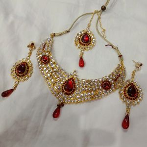 Kundan Set With Tika And Earnings