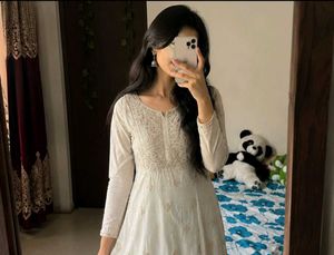 Elegant White Embroidered Kurta
