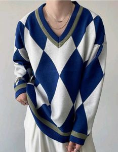 Argyle Pattern V-Neck Sweater