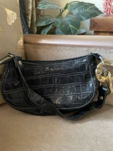 Chic Black Croc Embossed Shoulder Bag