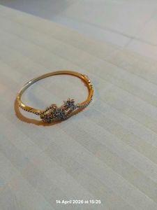 Sparkling Floral Bracelet
