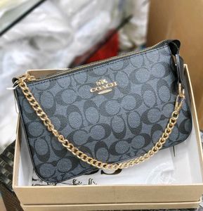 COACH*   TOP QUALITY WRISTLET SLINGS WD BOX