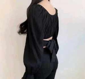 Chic Black Cropped Puff Sleeve Top