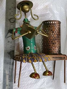 Metal Girl Doll wit pen stand