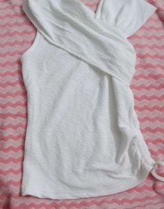 XS size Chic White Textured Top