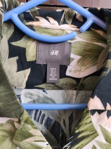H&amp;M Men's Tropical Print Short Sleeve Shirt