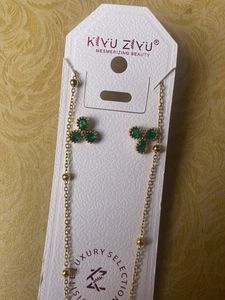 Elegant Clover Necklace &amp; Earring Set