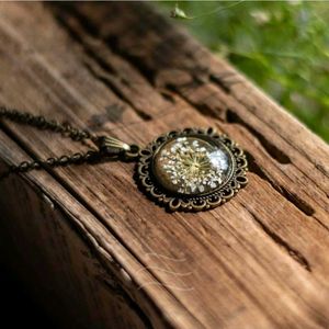 Vintage Floral Pendant Neckpiece