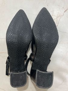 Chic Black Slingback Heels