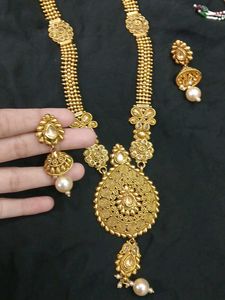 Elegant Gold Tone Necklace &amp; Earring Set