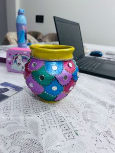 hand pained colurful decorated matki