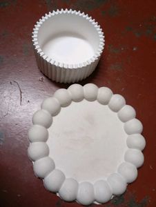 this is the ribber jar with circle bubble tray