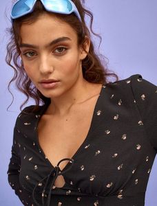 H&amp;M Cutesy Floral Tie-Detail Dress