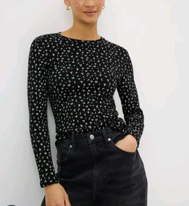 Cute Black & White Floral Long Sleeve Top