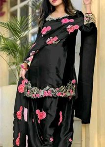 Elegant Black Kurta Set with Floral Embroidery