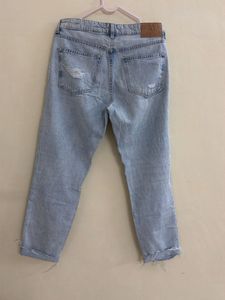 Trendy Ripped Light Wash Jeans