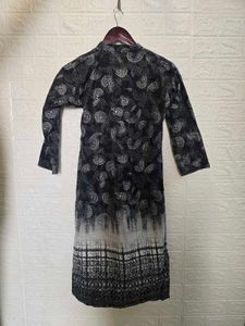 Stylish Black &amp; White Printed Kurta