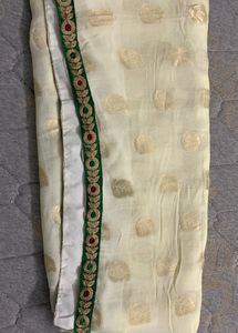 Beautiful Border Saree💫