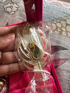 Exquisite Silver Tone Jewellery Set