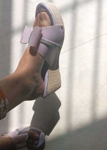 Adorable Bow Platform Slides