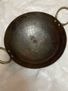 medium size iron kadhai